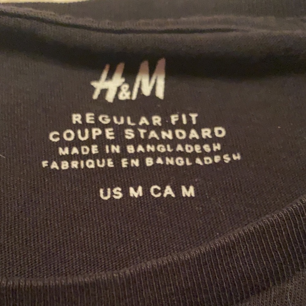 Men’s H&M size medium black scoop neck tee shirt